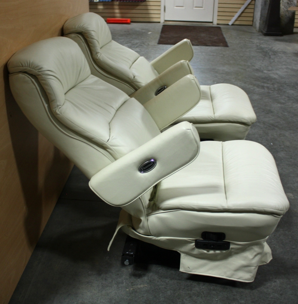 RV Furniture USED MOTORHOME FLEXSTEEL SET OF 2 LEATHER CAPTAIN CHAIRS