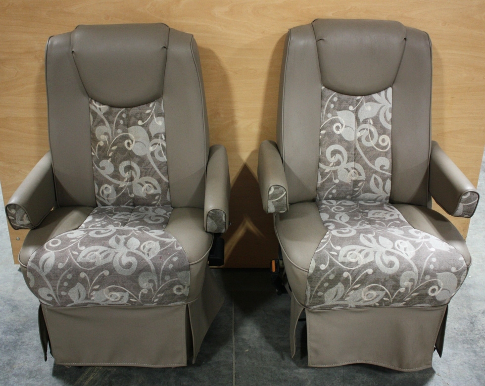RV Furniture USED RV VINYL & CLOTH SET OF 2 CAPTAIN CHAIRS