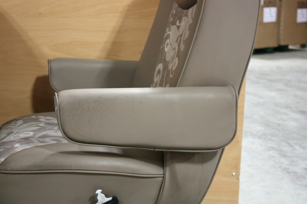 RV Furniture USED RV VINYL & CLOTH SET OF 2 CAPTAIN CHAIRS