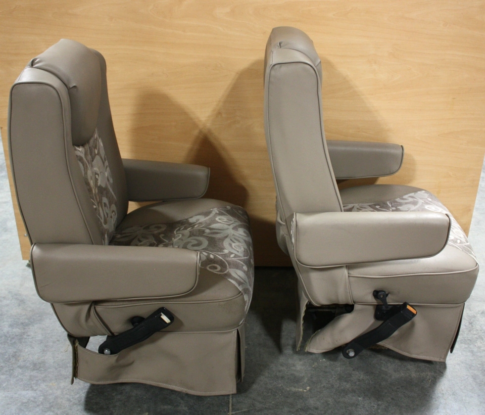 RV Furniture USED RV VINYL & CLOTH SET OF 2 CAPTAIN CHAIRS